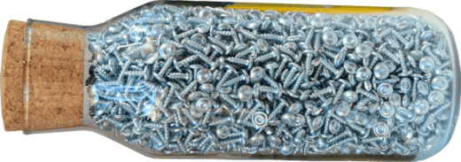 jedny-z-vrutu-ktere-pouzivame-ve-vyrobe-hracek-woodformers_lands